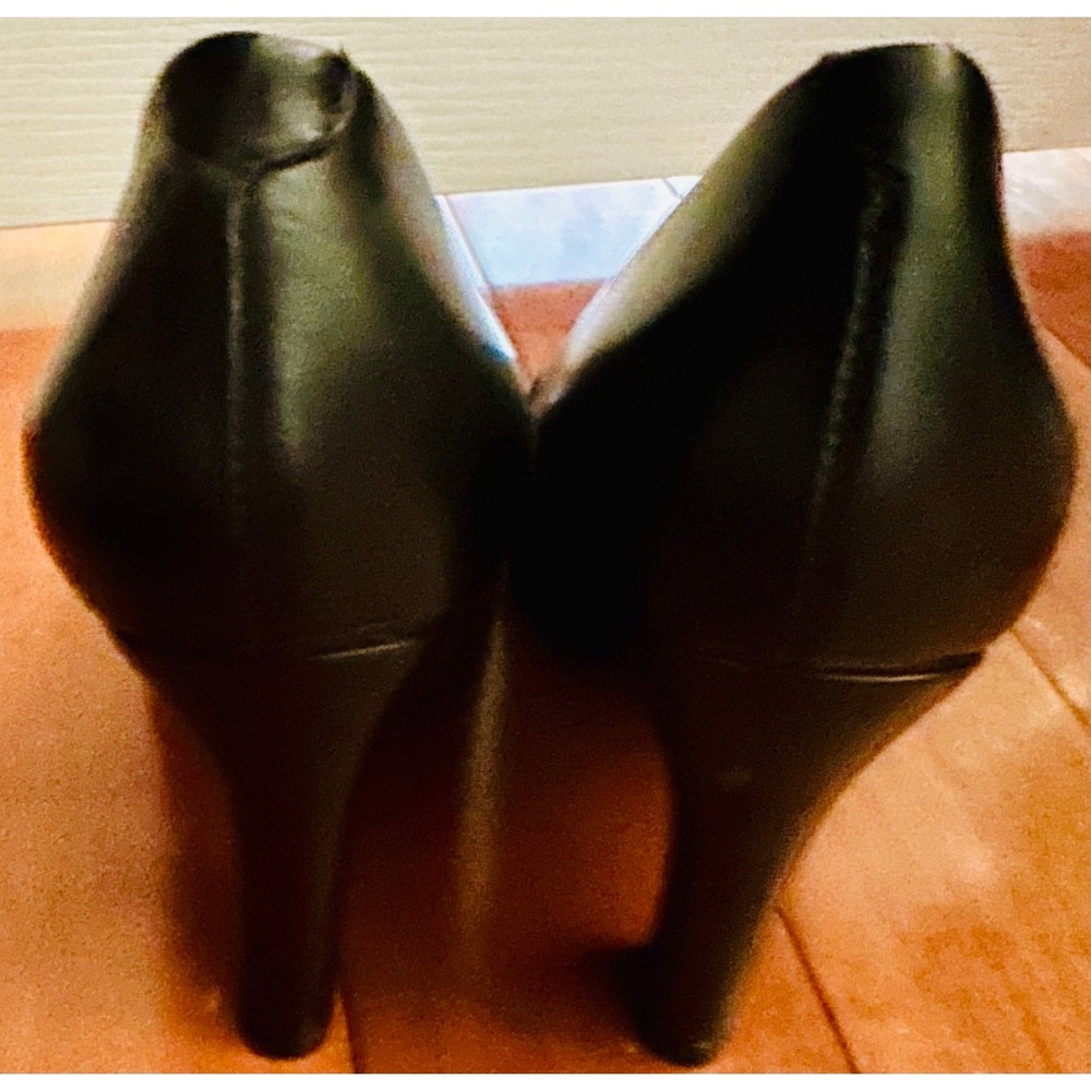 Women's black Marc Fisher heels size 6‎ - Picture 3 of 3